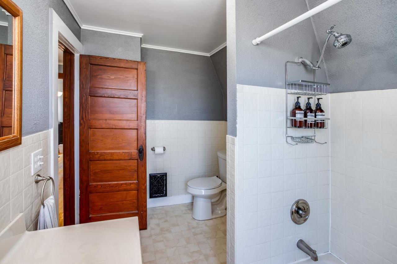 Spacious Home With In-Unit Laundry, Parking, 1Gb Wifi, & Patio Deck Rochester Dış mekan fotoğraf