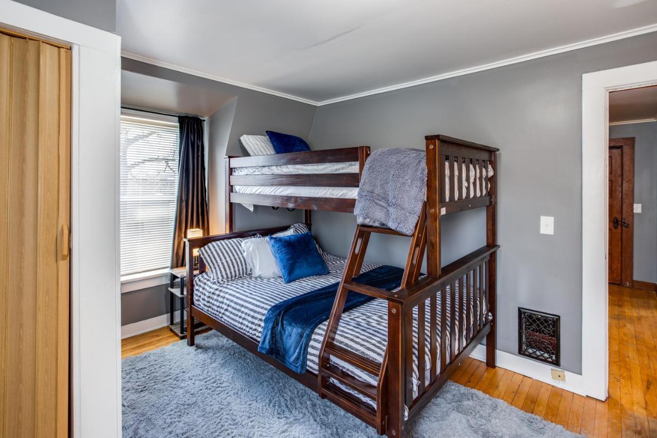 Spacious Home With In-Unit Laundry, Parking, 1Gb Wifi, & Patio Deck Rochester Dış mekan fotoğraf