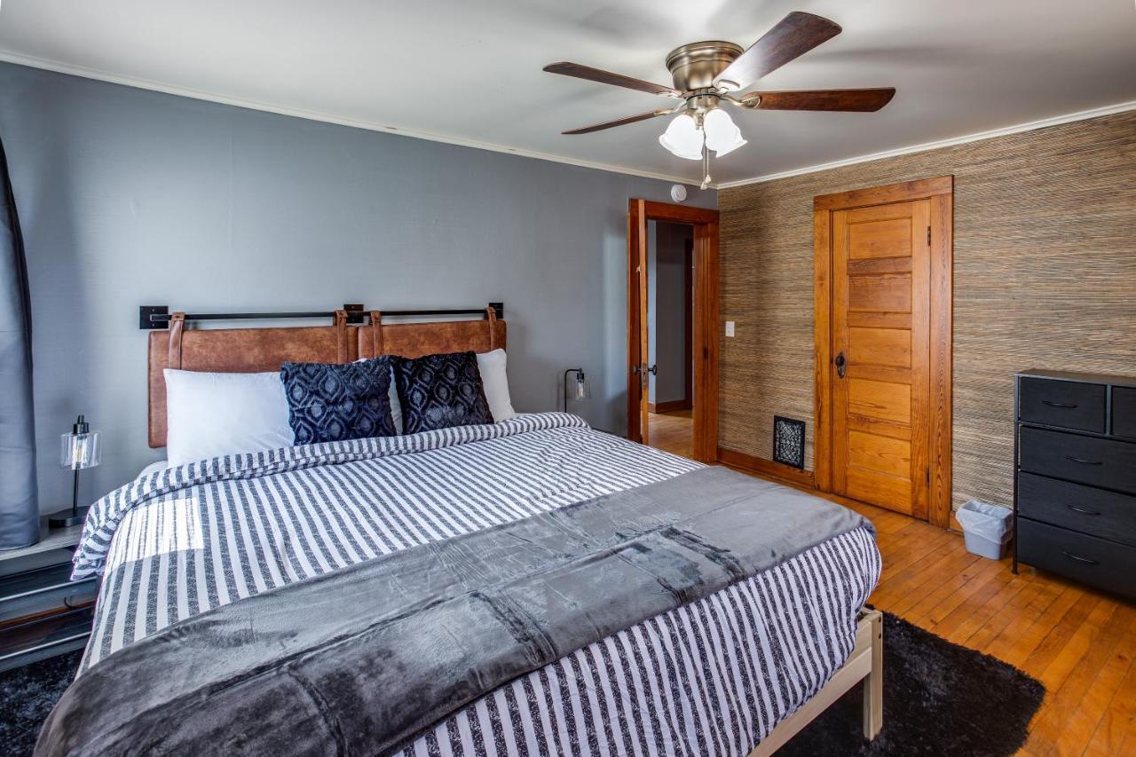 Spacious Home With In-Unit Laundry, Parking, 1Gb Wifi, & Patio Deck Rochester Dış mekan fotoğraf